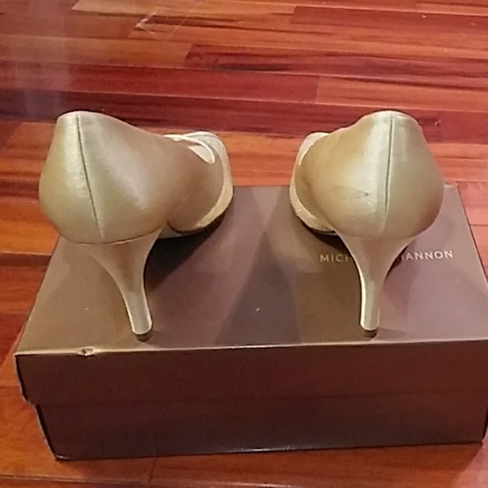 Pumps - Picture 3 of 4